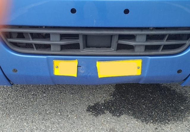 번호판이 절단된 화물차 앞모습. 국토교통부 제공