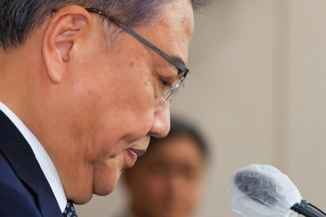 박진 외교부 장관이 6일 서울 외교부 청사에서 '제3자 변제'를 골자로 한 정부의 징용 피해배상 문제 해결 방안을 발표하고 있다. 연합뉴스