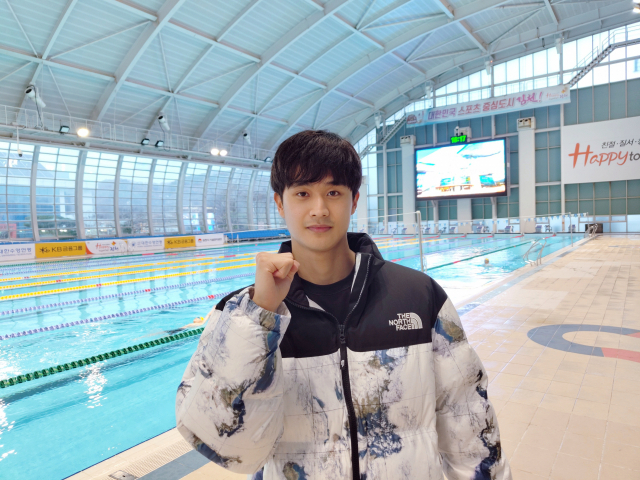 제13회 김천 전국수영대회 남자 일반부 접영 50ｍ 결승에서 한국 타이기록으로 우승한 백인철. 대한수영연맹 제공