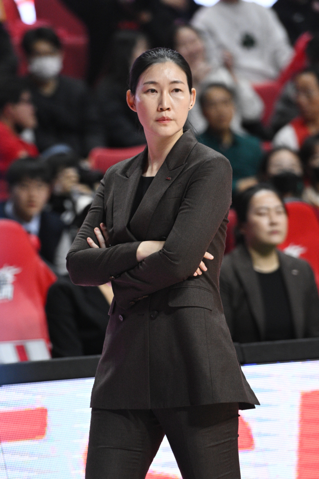 부산 BNK 썸은 박정은 감독과 2025-2026시즌까지 동행하기로 결정했다. WKBL 제공