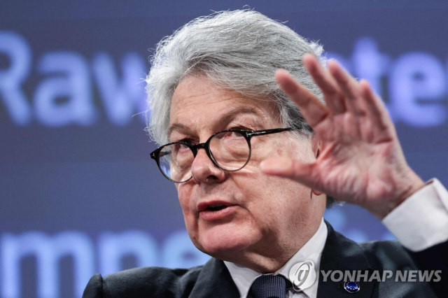 (브뤼셀 AFP=연합뉴스) 티에리 브르통 EU 집행위원이 16일(현지시간) 핵심원자재법 초안 발표 기자회견을 하고 있다.