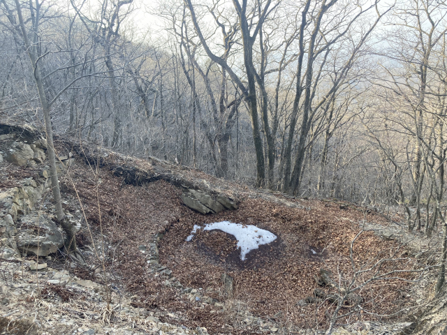 함몰 형태가 뚜렷한 카르스트 지형.