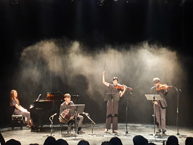 을숙도문화회관 '청년 예술공감' 무대에 오른 부산 청년 예술가들. 을숙도문화회관 제공