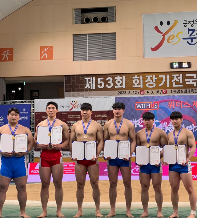 제53회 회장기 전국장사씨름대회에서 활약을 펼친 동아대 씨름부. 동아대 제공