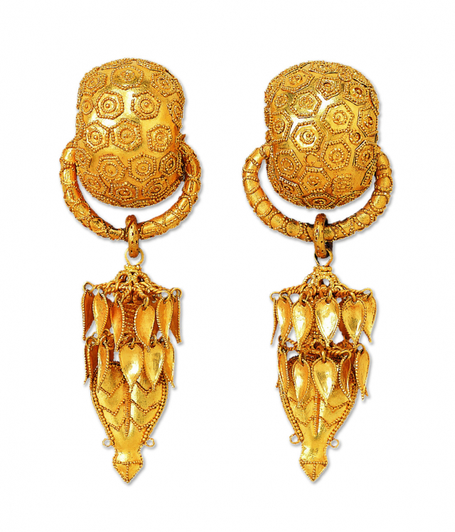 동아대 박물관이 보관 중인 양산 금조총에 발굴된 보물(금제태환이식). 양산시 제공