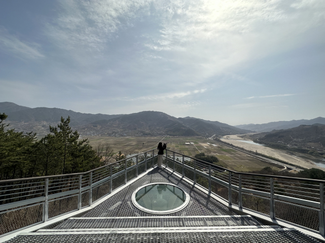 별모양을 닮은 '스타웨이하동 스카이웨크'의 남동쪽 전망대.