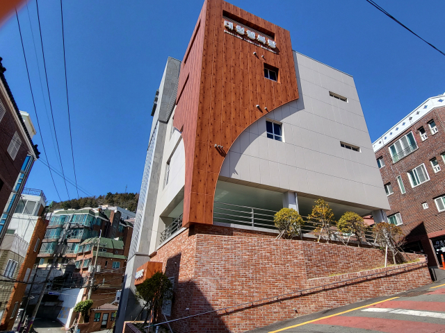 부산 중구 구립 목욕탕 위탁 사업자 찾기가 난항을 겪고 있다. 중구 대청행복목욕탕 전경. 부산일보 DB