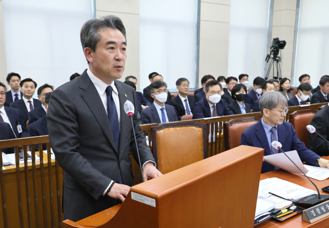 윤희근 경찰청장이 22일 오후 열린 국회 행정안전위원회 전체회의에서 인사말을 하고 있다. 연합뉴스