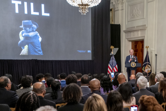 지난 2월 16일(현지시간) 조 바이든 미국 대통령이 워싱턴DC에 있는 백악관 이스트룸에서 영화 '틸'을 상영하기에 앞서 발언하고 있다. EPA연합뉴스