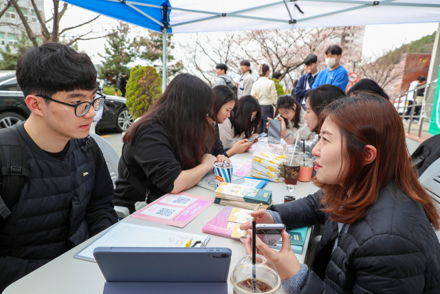 지난 22일과 23일 동아대 승학캠퍼스와 부민캠퍼스에서 진행된 진로개발센터 주최 진로체험부스 ‘진로 작당소’.