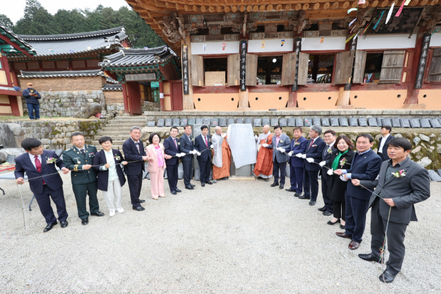 천년고찰 경남 고성군 옥천사 내 누각인 ‘자방루’의 국가지정문화재 지정을 축하하는 기념식이 25일 열렸다. 고성군 제공