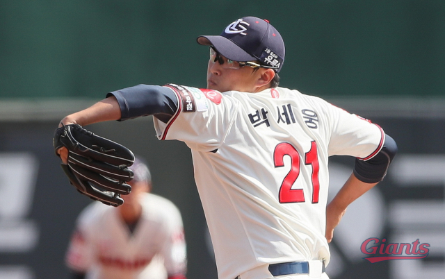 롯데 자이언츠 래리 서튼 감독은 27일 2023시즌 롯데 자이언츠 선발 투수진의 구성을 공개했다. 롯데의 2023시즌 3선발로 활약할 투수 박세웅. 롯데 자이언츠 제공