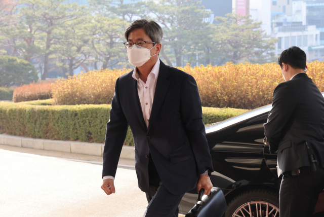 김명수 대법원장이 지난 6일 서울 서초구 대법원으로 출근하는 모습. 연합뉴스