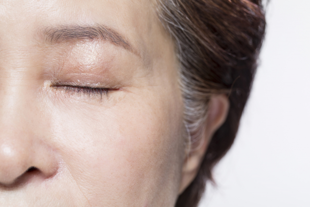 갱년기 증상이 견디기 힘들 정도라면 무작정 참지 말고 가족과 지인에게 적극적인 도움을 요청하는 것이 좋다.