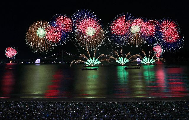 2022년 광안리해수욕장 일대에서 진행된 '제17회 부산불꽃축제'. 부산일보DB