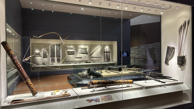 임진왜란 전문 전시관인 '국립진주박물관'에서 전시 중인 각종 무기류.