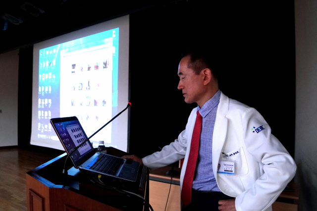 ‘베지닥터’ 송무호 동의의료원 슬관절센터장. 동의의료원 제공