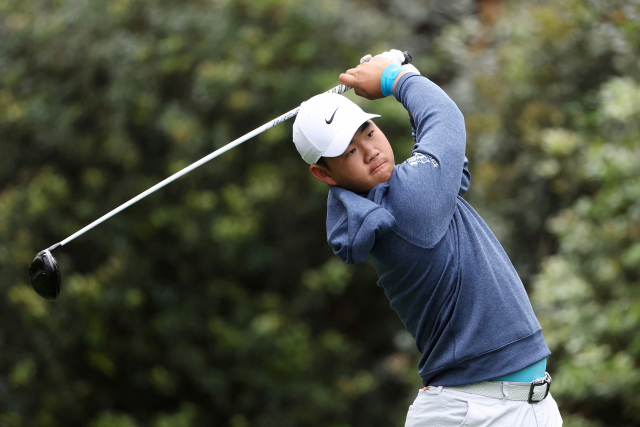 김주형이 3일(현지시간) 미국 조지아주 오거스타 내셔널 골프클럽에서 진행된 제87회 마스터스 연습라운드 11번홀 티샷을 한 뒤 공을 바라보고 있다. AFP연합뉴스