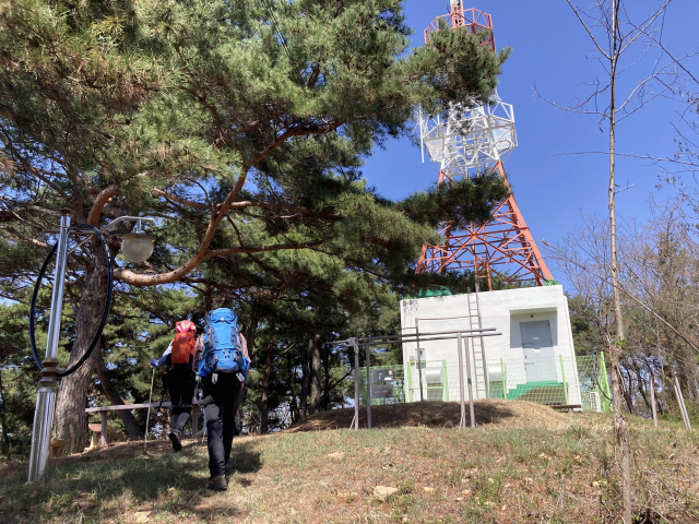 KBS중계탑이 있는 곳에 운동시설도 설치해 두었다.