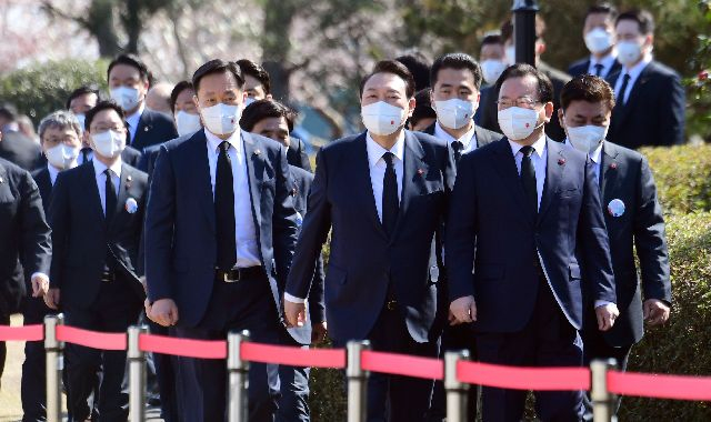 2022년 4월 3일 당시 당선인 신분이던 윤석열 대통령이 제주 4·3평화공원에서 열린 4·3희생자 추념식에 입장하고 있다. 부산일보DB