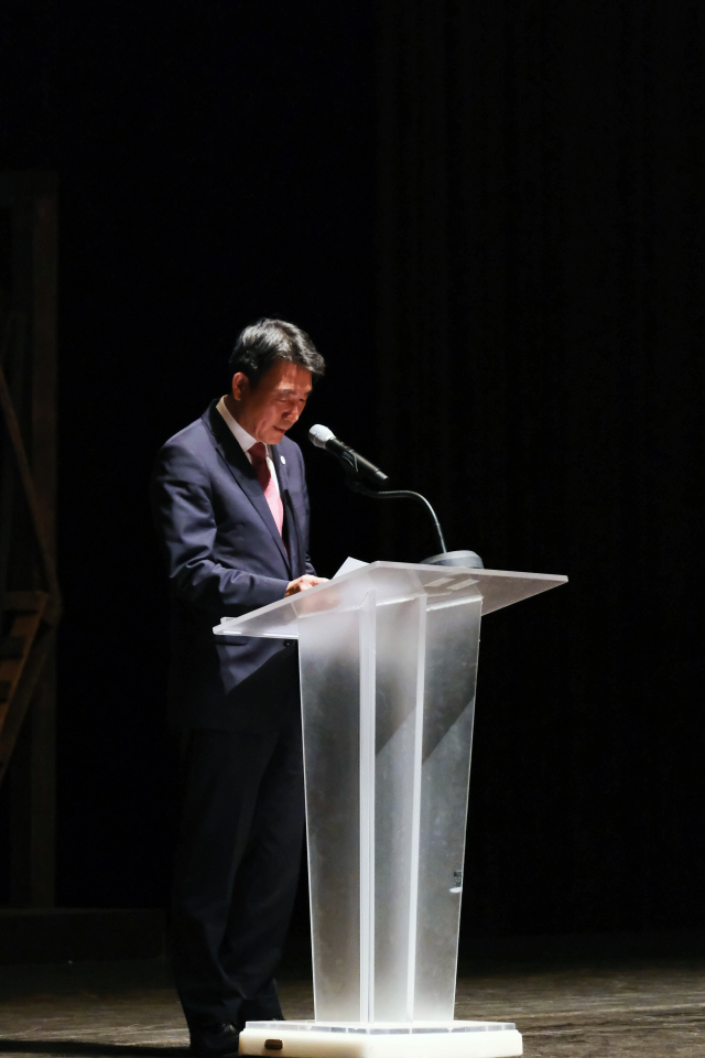 안병윤 부산시 행정부시장이 제41회 부산연극제 개막식에서 “부산에 연극 전용 극장이 탄생할 수 있도록 노력하겠다”고 밝혔다. 부산연극제 제공