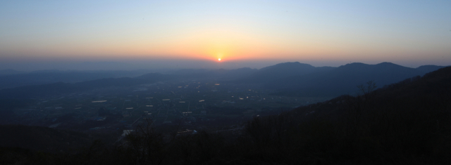 대암산 정상에서 본 일출. 바지런한 황계복 강사가 주차장에서 한달음에 올라가 포착했다.