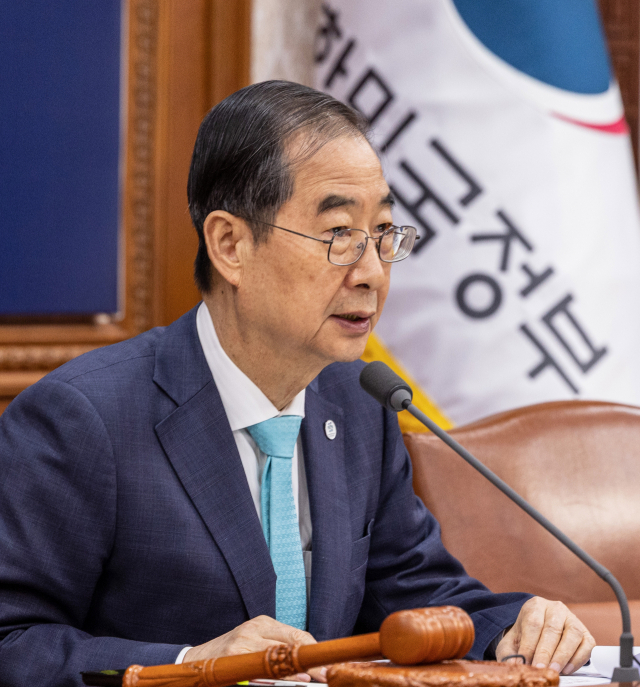 한덕수 국무총리가 11일 오전 정부서울청사에서 열린 국무회의에 참석해 의제를 발언하고 있다. 연합뉴스 제공