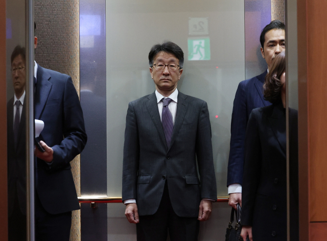 11일 오전 외교부에 초치된 구마가이 나오키 주한일본대사관 대사대리(총괄공사)가 서울 종로구 외교부 청사로 들어가고 있다. 이날 일본 정부는 외교청서에서 독도 영유권을 주장했다. 연합뉴스