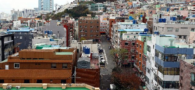 부산 서구 충무동의 성매매집결지였던 속칭 ‘완월동’ 일대 모습. 부산일보DB