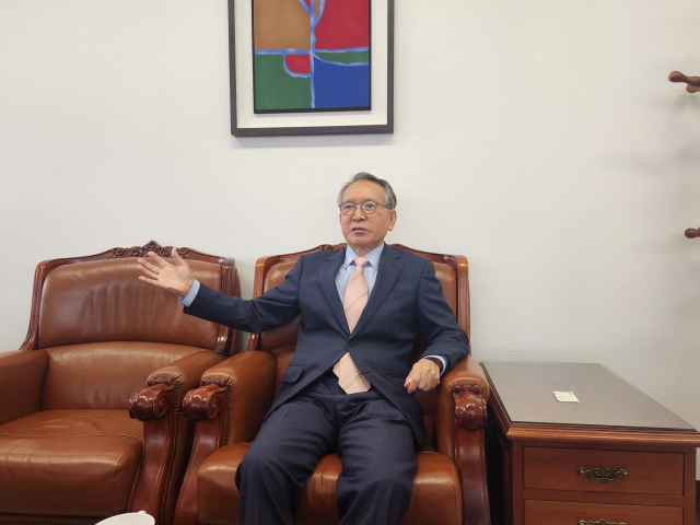 2020년 21대 총선에서 미래통합당 공관위원장을 맡았던 김형오 전 국회의장이 지난 10일 국회에서 <부산일보>와 인터뷰를 하고 있다. 곽진석 기자