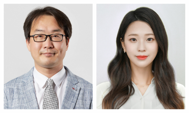 이번 연구를 진행한 연구진의 모습. 왼쪽부터 김동혁 교수, 제 1저자 방인아 연구원. UNIST 제공