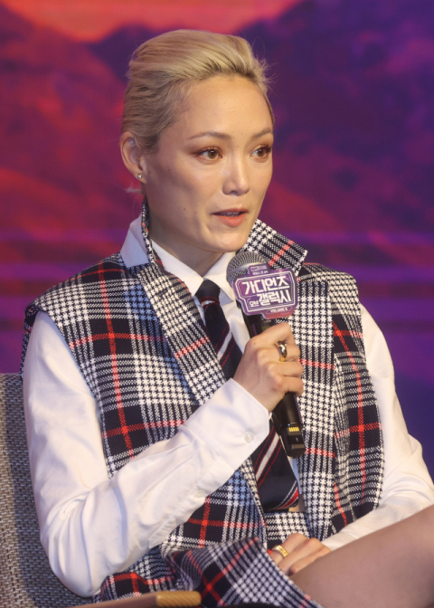 배우 폼 클레멘티에프가 18일 오전 서울 영등포구 여의도동 콘래드서울에서 열린 영화 ‘가디언즈 오브 갤럭시: 볼륨3’ 내한 기자회견에서 질문에 답하고 있다. 연합뉴스