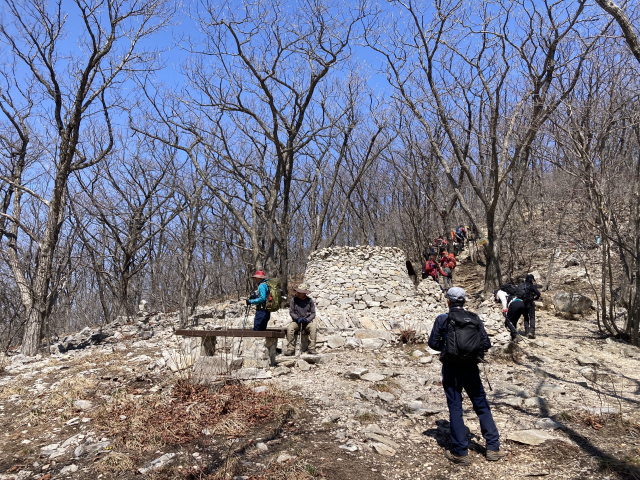 희망 돌탑. 산꾼들이 돌을 모아 탑이 점차 높아지고 있단다.