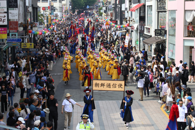 2019 조선통신사 행렬 재현 모습. 부산문화재단 제공