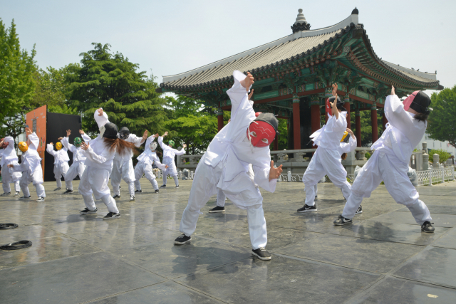 2019 조선통신사 축제 용두산공원 공연 모습. 부산문화재단 제공