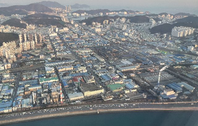 부산에서 전국 최초로 원청과 하청을 원팀으로 구성해 ESG 경영 요소를 발굴하는 상생 모델이 마련된다. 부산일보 DB