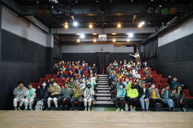 지난 22일 부산 연제구 연산동 효로인디아트홀 2층 소극장에서 개관 행사가 열렸다. 극단 새벽 제공