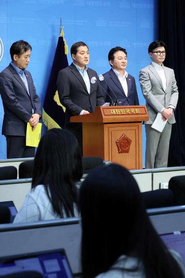 당정이 23일 국회 소통관에서 전세사기 대책 협의 결과를 설명하고 있다. 왼쪽부터 김주현 금융위원장, 박대출 정책위의장, 원희룡 국토교통부 장관, 한동훈 법무부 장관. 연합뉴스