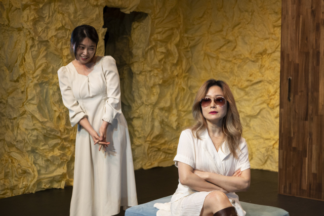 연극 ‘우리는 처음 만났거나 너무 오래 알았다’에서 펼쳐지는 2인 단막극 ‘팬미팅’. 극단 ‘배우, 관객 그리고 공간’ 제공