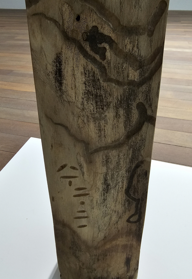 최인수의 작품에는 벌레의 서명과 작가의 서명이 같이 새겨져 있다. 오금아 기자