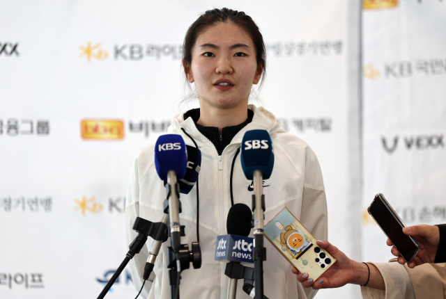 23일 충북 진천선수촌에서 열린 2023-2024 쇼트트랙 국가대표 선발전에서 종합순위 2위에 오른 심석희(서울시청) 선수가 인터뷰하고 있다. 연합뉴스