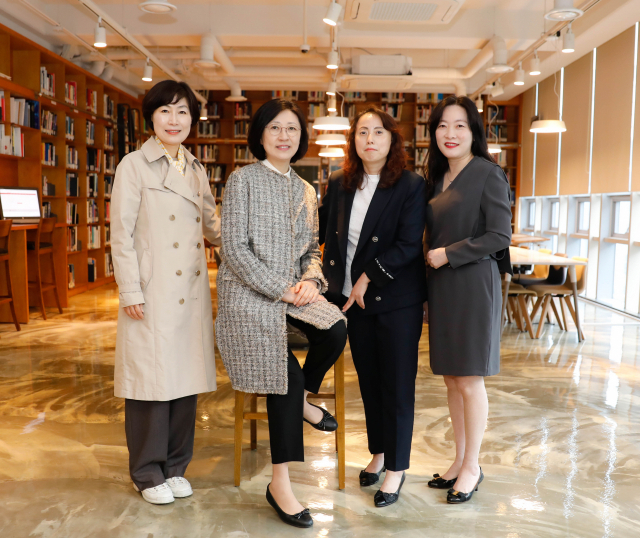 왼쪽부터 윤지영 교수, 장주영 교수, 공희숙 교수, 이민아 교수
