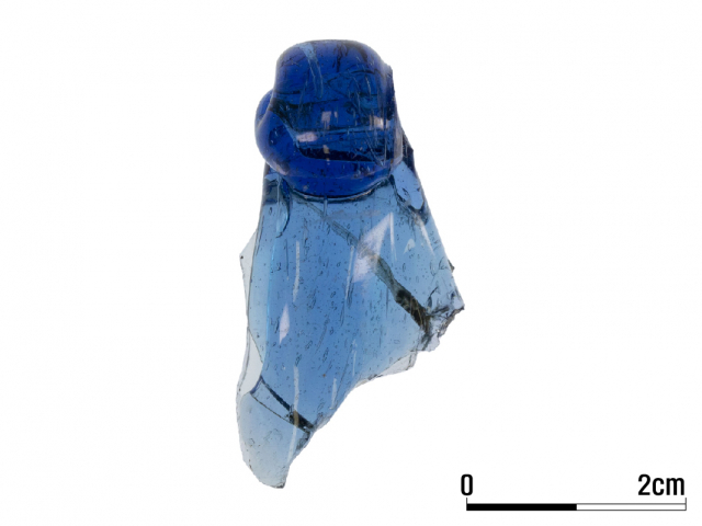 함안 말이산고분군 75호분에서 출토된 유리 조각. 국립가야문화재연구소 제공