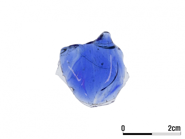 함안 말이산고분군 북쪽 지역에서 수습된 유리 조각. 국립가야문화재연구소 제공