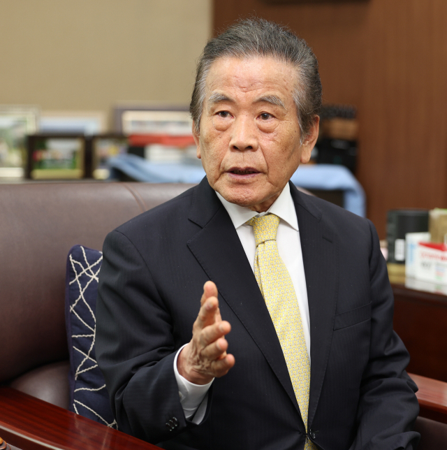 삼정기업 박정오 회장이 부산 동래구 본사에서 월드엑스포 유치의 필요성을 설명하고 있다. 정대현 기자 jhyun@