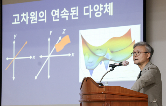 챗GPT가 몰고온 AI혁명과 미디어의 미래 특강이 열린 부산일보 대강당에서 박태웅 한빛미디어 의장이 강연하고 있다. 김종진 기자 kjj1761@