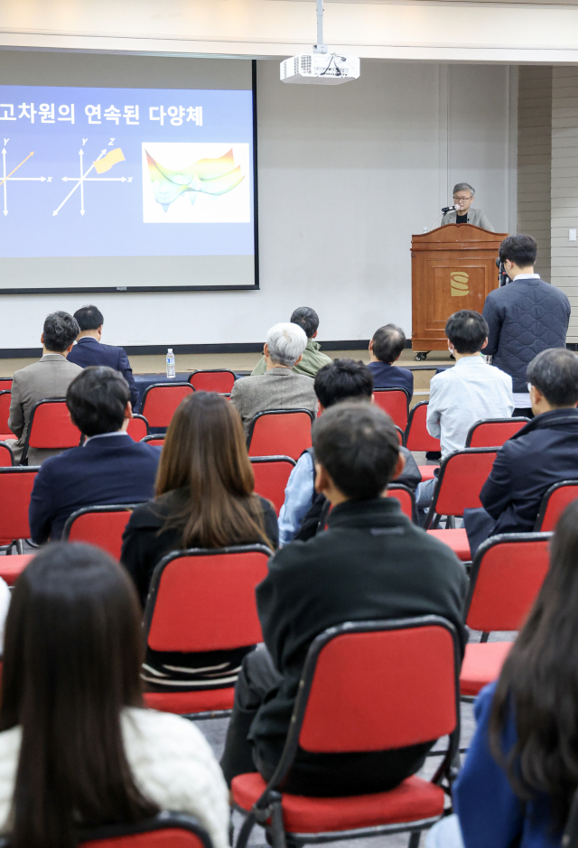 챗GPT가 몰고온 AI혁명과 미디어의 미래 특강이 열린 부산일보 대강당에서 박태웅 한빛미디어 의장이 강연하고 있다. 김종진 기자 kjj1761@