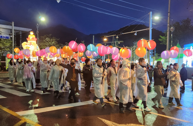 코로나19 여파로 4년 만에 다시 열린 경남 사천와룡문화제에 역대 최다인 20만 명의 관람객이 몰렸다. 사천시 제공