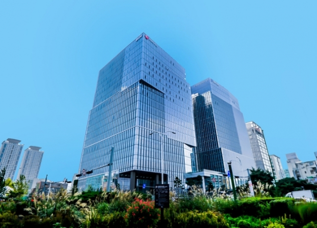 초고령화 사회로 진입하며 경제력을 기반으로 활발한 사회활동을 하는 노년층이 새로운 소비층으로 떠오르고 있다. 사진은 BC카드 사옥의 모습. BC카드 제공