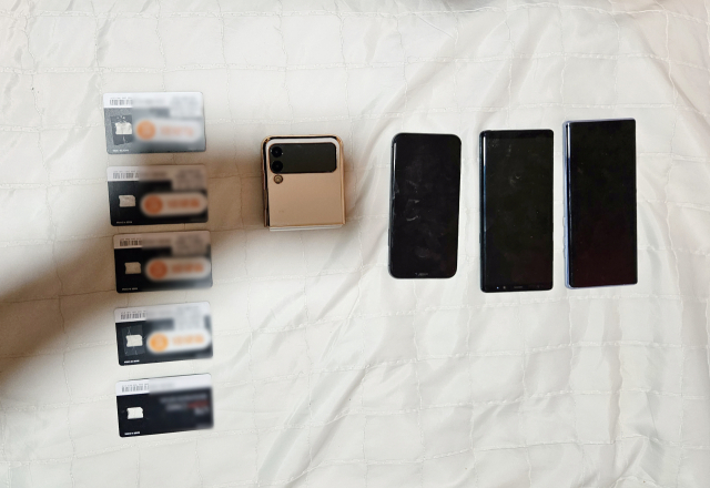 A씨는 사기 이력 조회 사이트에서 조회 되지 않도록 52개의 금융계좌와 77개의 휴대전화번호를 이용해 왔다. 경남경찰청 제공